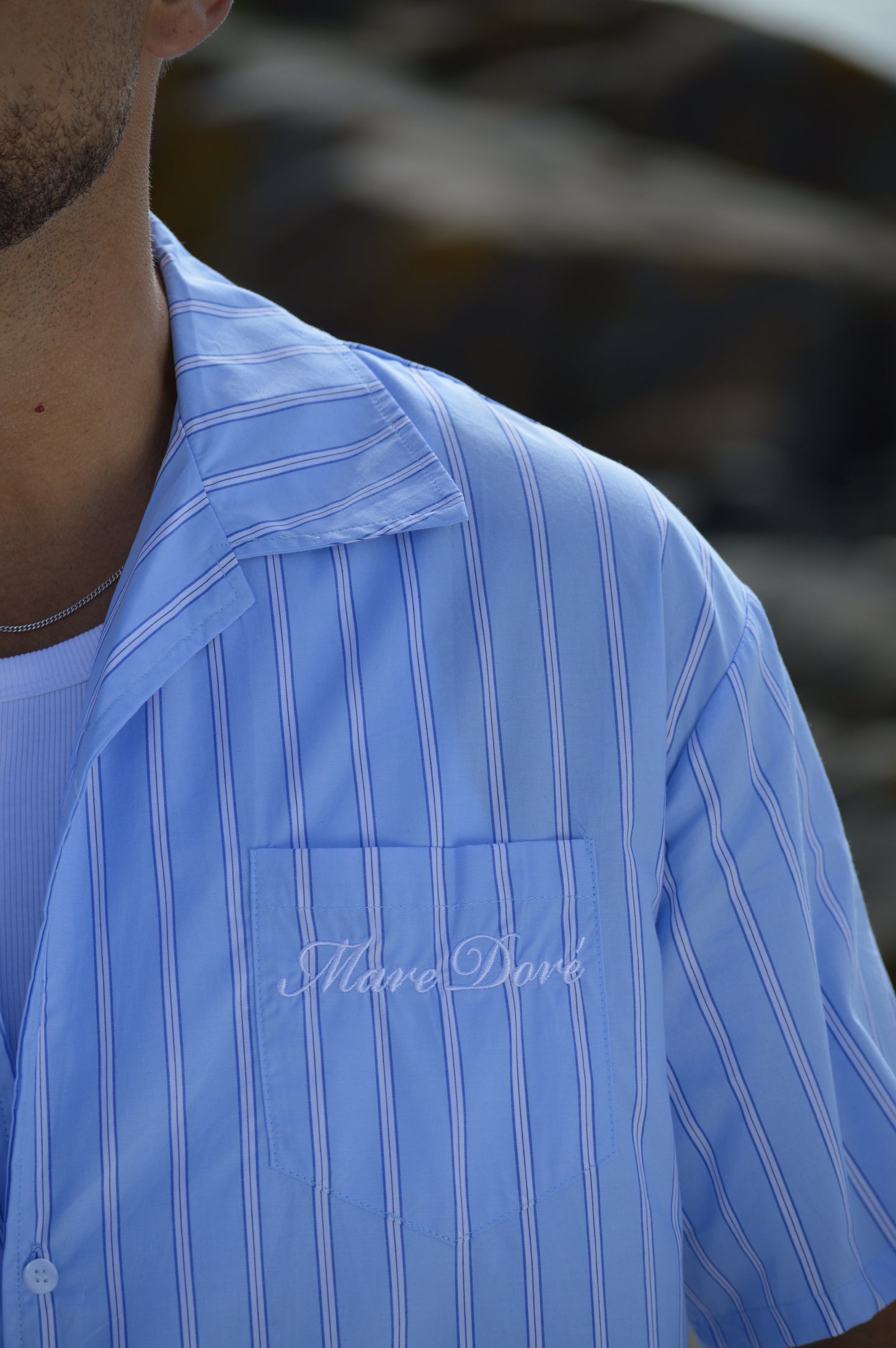 SIGNATURE SHORT SLEEVE SHIRT IN BLUE