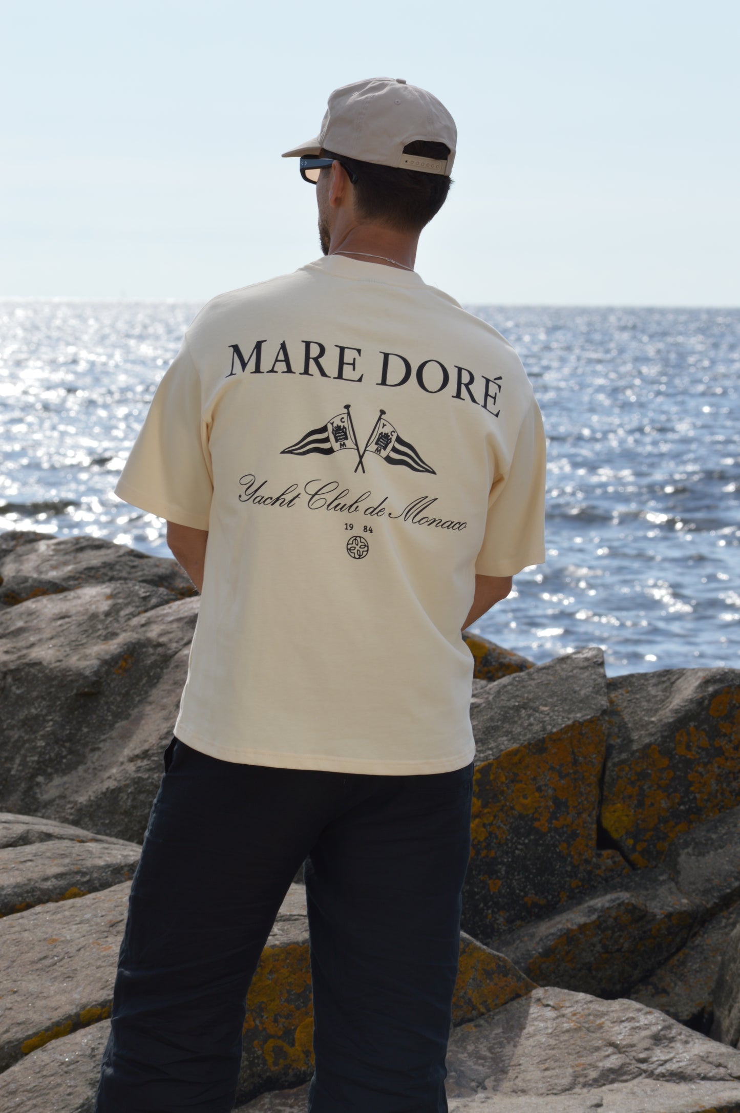 YACHT CLUB UNISEX RELAXED FIT T-SHIRT