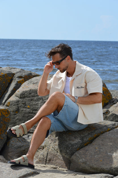 SIGNATURE SHORT SLEEVE SHIRT IN BEIGE