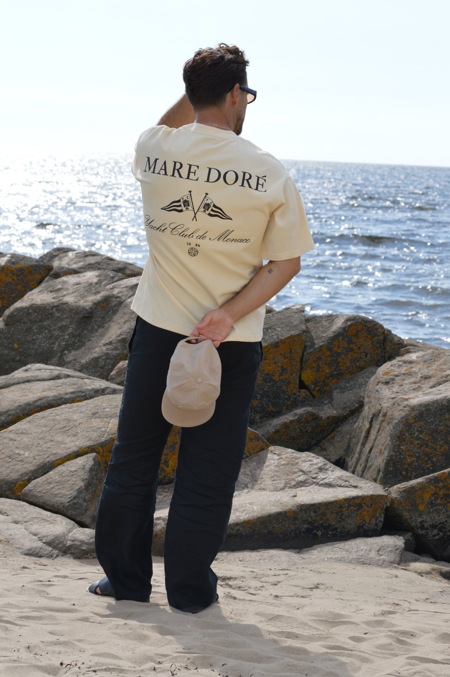 YACHT CLUB UNISEX RELAXED FIT T-SHIRT