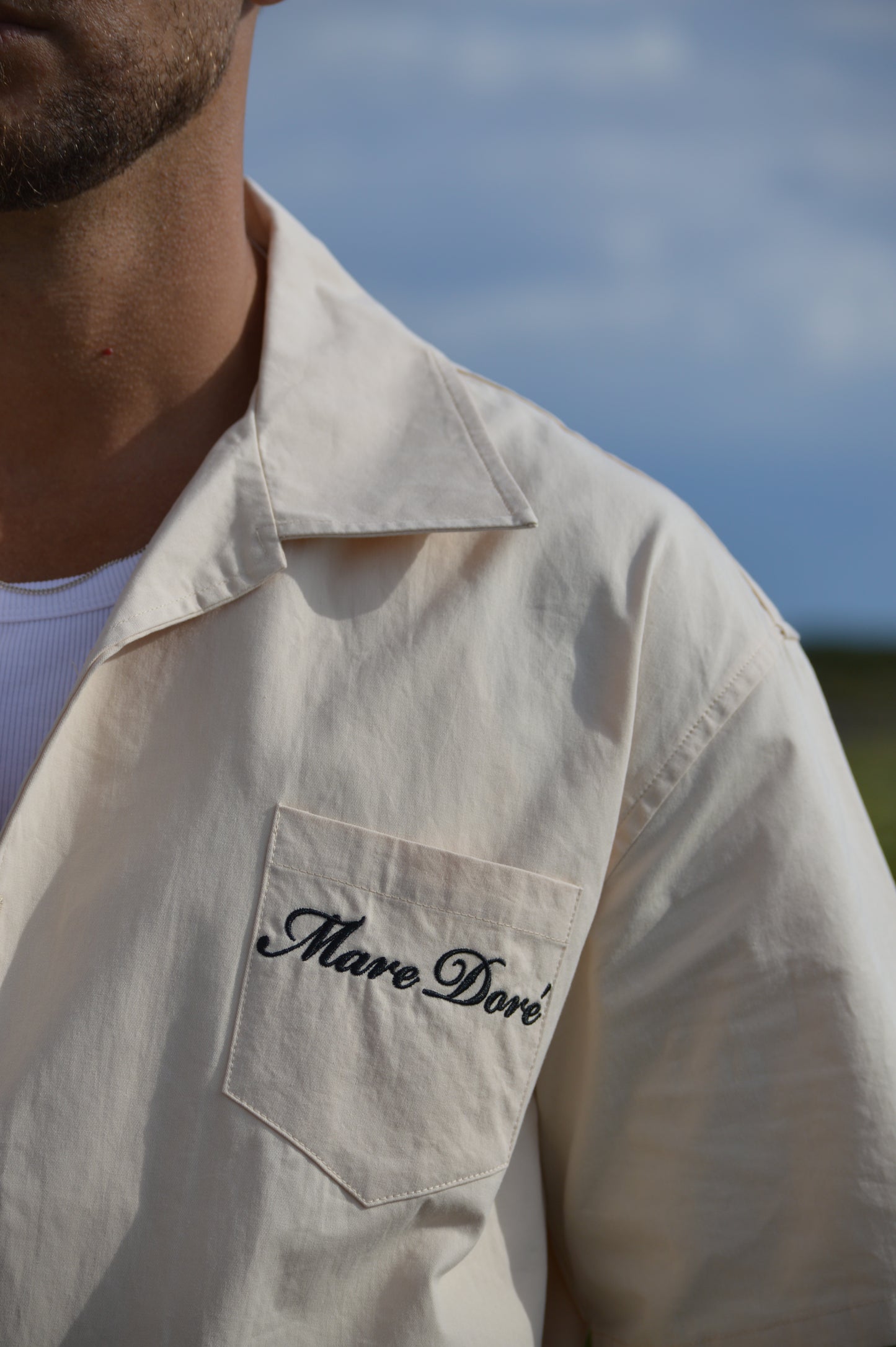 SIGNATURE SHORT SLEEVE SHIRT IN BEIGE