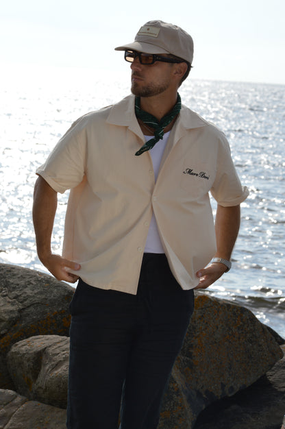 SIGNATURE SHORT SLEEVE SHIRT IN BEIGE